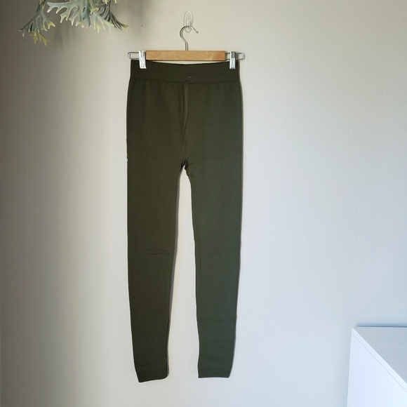 ❗SOLD OUT❗High Rise Fleece Lined Leggings - Picture 4 of 10